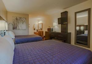 Shady Acre Inn and Suites