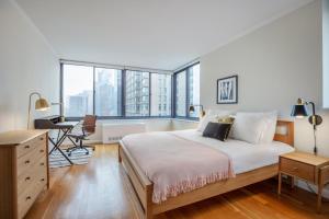 Midtown 2BR w Pool Gym Parking nr Broadway NYC-381