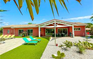 Maisons de vacances Awesome Home In Creissan With Heated Swimming Pool : photos des chambres