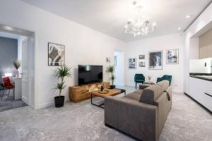 Berthelot King’s Apartment with courtyard