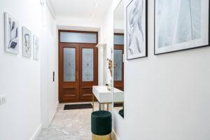 Berthelot King’s Apartment with courtyard