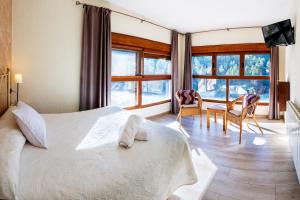 Suite room in Hostal Avenjúcar