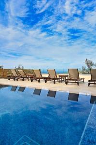 Luxurious Maisonette with Pool & Hot tub in Xaghra