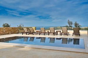 Luxurious Maisonette with Pool & Hot tub in Xaghra