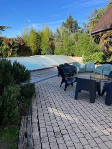 Maisons de vacances GITE LA TOURELLE AVEC PISCINE - 5 mn de la mer et Cabourg : photos des chambres