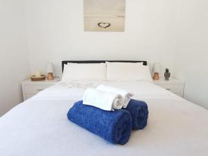 5 Bedroom Villa with HEATED Pool with breath-taking Sea Views, Walking distances to Shops Restaurants Beach