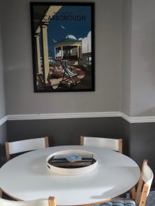 Granby House Holiday Apartments, Apartment 2, In the Old Town, 5 minutes walk to South Bay Beach, Free on street parking