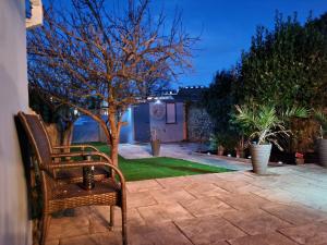 Lobster Cottage - Stylish 3 Bedroom Cottage in heart of Tenby Town, Pembrokeshire