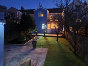 Lobster Cottage - Stylish 3 Bedroom Cottage in heart of Tenby Town, Pembrokeshire