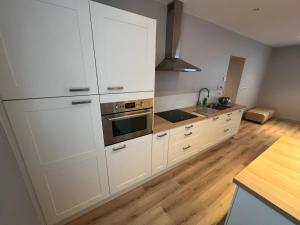 Ruim app. met grote garage