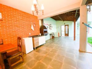 Casa confortável com churrasqueira na Granja Viana