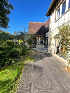 Maisons de vacances GITE LA TOURELLE AVEC PISCINE - 5 mn de la mer et Cabourg : photos des chambres