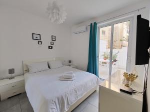 Large Central Apartment Near Valletta & Seafront
