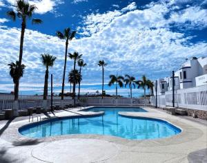 Condominio 303 Loma Bonita, enfrente de la alberca!