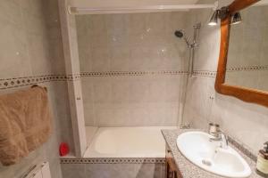 Sopelana pueblo muy cerca de la playa ideal para surfistas y familias.