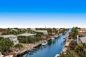 Dolphin Dreams - Marathon Airport