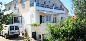 Apartments with a parking space Tucepi, Makarska - 20886 