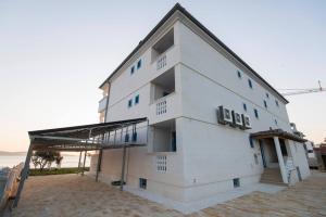 Family friendly seaside apartments Sukosan, Zadar - 20841