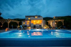 Luxury villa with a swimming pool Plano, Trogir - 20902