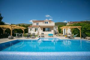 Luxury villa with a swimming pool Plano, Trogir - 20902
