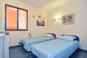 Apartments with parking space Pula - 20815