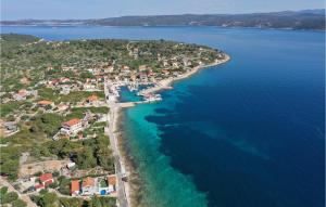 5 Bedroom Amazing Home In Drvenik Mali