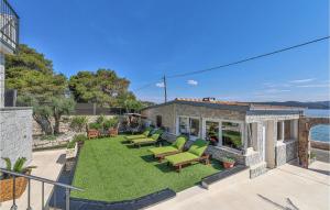 5 Bedroom Amazing Home In Drvenik Mali 