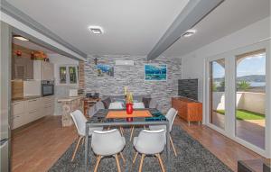 5 Bedroom Amazing Home In Drvenik Mali