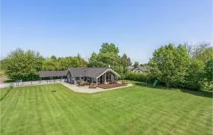 Three-Bedroom Holiday Home In Dannemare - Søllested