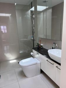 Luxurious Modern 2 Bedroom 2 Bathroom Apartment
