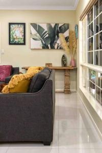 Luxury 5 Bedroom home, Steps to Beach Sol