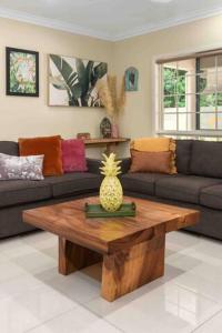 Luxury 5 Bedroom home, Steps to Beach Sol