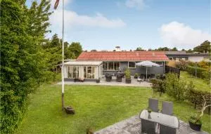 Lovely Home In Juelsminde With Kitchen - Juelsminde