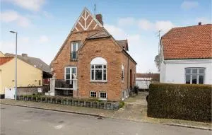 Beautiful Home In Nexø With Wifi - 奥基克比