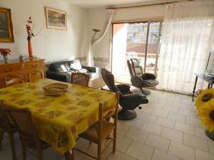 Appartements Appartement Le Lavandou, 2 pieces, 4 personnes - FR-1-713-39 : photos des chambres