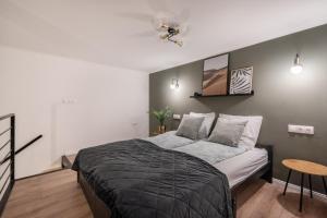 D24 - Historic Quarter Design Loft - Best Location by BQA