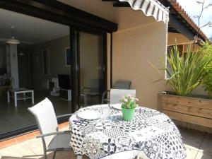 Appartements Studio Bormes-les-Mimosas, 1 piece, 2 personnes - FR-1-713-64 : photos des chambres