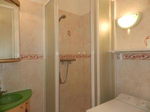 Appartements Appartement La Londe-les-Maures, 2 pieces, 4 personnes - FR-1-713-99 : photos des chambres