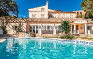 Maisons de vacances Stunning Home In Les Adrets-de-lestre With Wifi, 7 Bedrooms And Heated Swimming Pool : photos des chambres