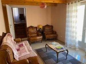 Maisons de vacances Gite Trejouls, 4 pieces, 6 personnes - FR-1-605-34 : photos des chambres