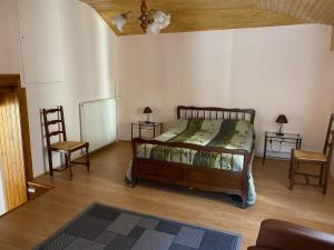 Maisons de vacances Gite Trejouls, 4 pieces, 6 personnes - FR-1-605-34 : photos des chambres