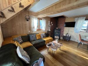 Chalet spacieux aux Angles avec 4 chambres et coin détente - FR-1-593-84