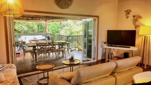 Magnetic Mango Escape