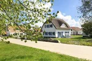 Haus in idyllischer Lage mit Sauna, Terrasse und Garten - Villa Morgensünn - Fährhof