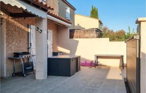 Maisons de vacances Beautiful home in La Londe Les Maures with WiFi and 3 Bedrooms : photos des chambres