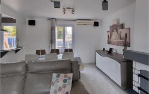 Awesome Home In La Londe Les Maures