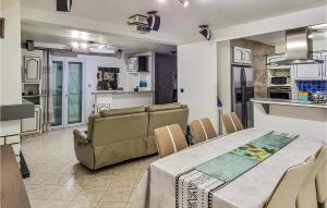 Awesome Home In La Londe Les Maures
