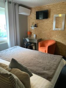 Hotels Hotel SPA Restaurant Au Cheval Blanc : Chambre Double - Vue sur Jardin