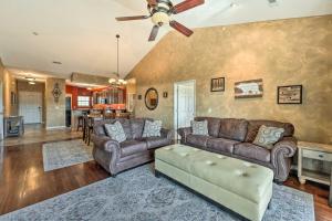 Spacious Branson Condo on Table Rock Lake!