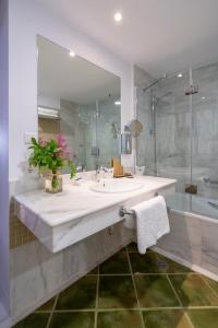 Basic Double Room (3 Adults) room in Parador de Nerja